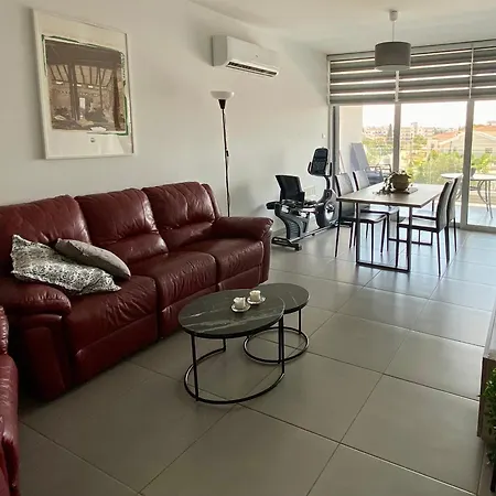 Modern 2br Near Unic & Engomi Mall * Lakatamia