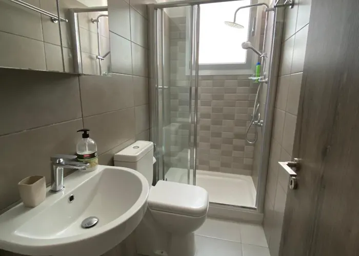 Appartamento Modern 2br Near Unic & Engomi Mall