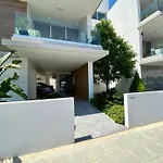 Modern 2br Near Unic & Engomi Mall * Lakatamia