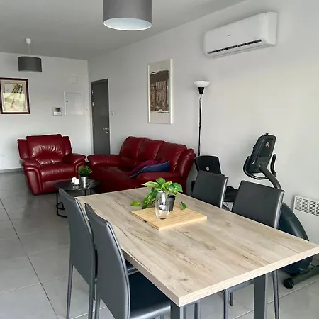 Apartment Spacious And Sleek In Engomi Lakatamia