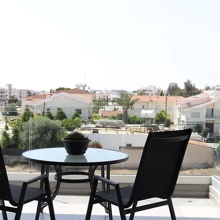 Spacious And Sleek In Engomi شقة