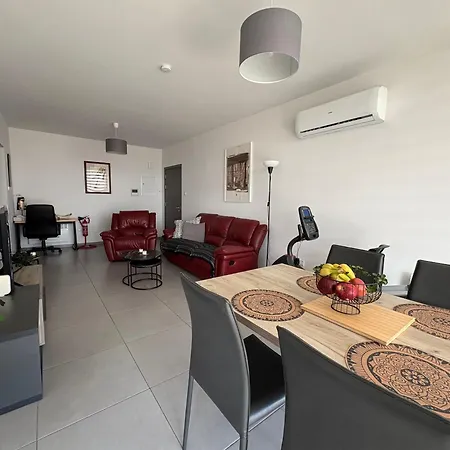Modern 2br Near Unic & Engomi Mall