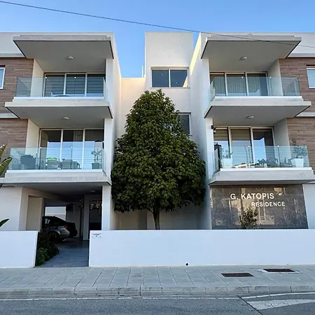 Modern 2br Near Unic & Engomi Mall شقة *