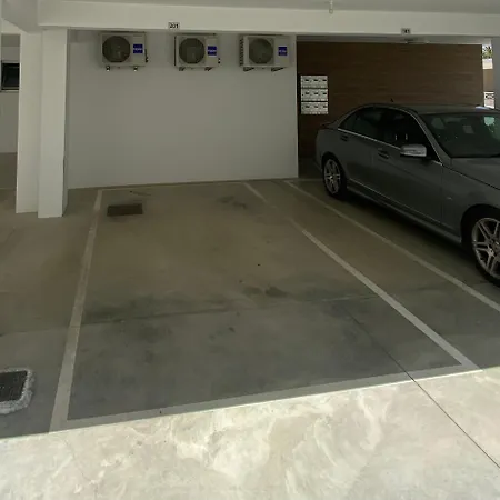 Modern 2br Near Unic & Engomi Mall *